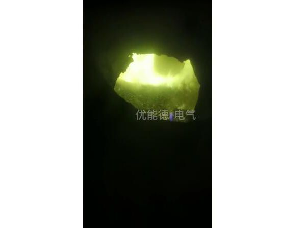 電弧爐冶煉現(xiàn)場視頻
